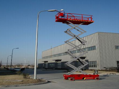 剪叉自行式升降机